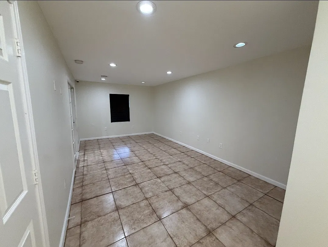 3 bed, 1360 sqft, $1,800 — Photo 2