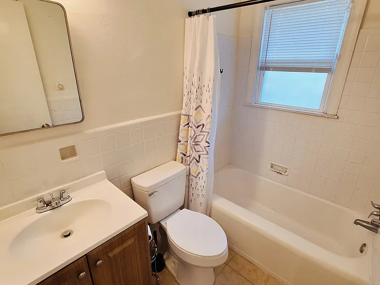 1001-1005 Little Bay Ave — Photo 4