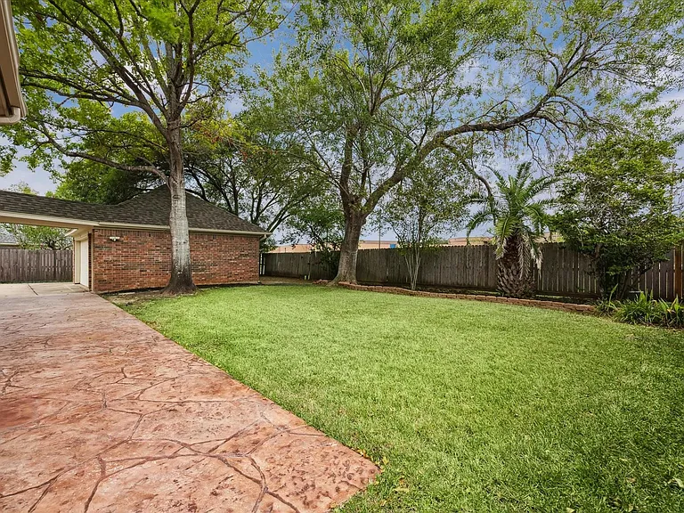 2715 Oakland Dr — Photo 32