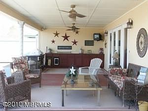 5th image of 8421 E Parkway S