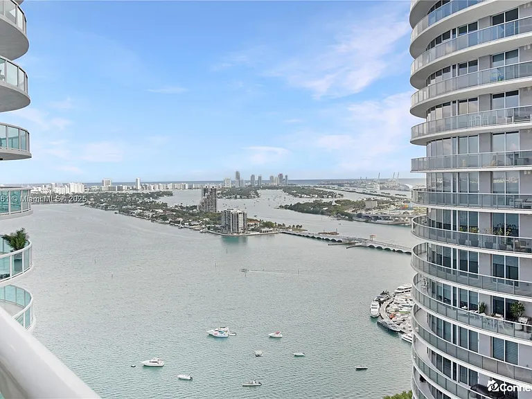 1800 N Bayshore Dr — Photo 1