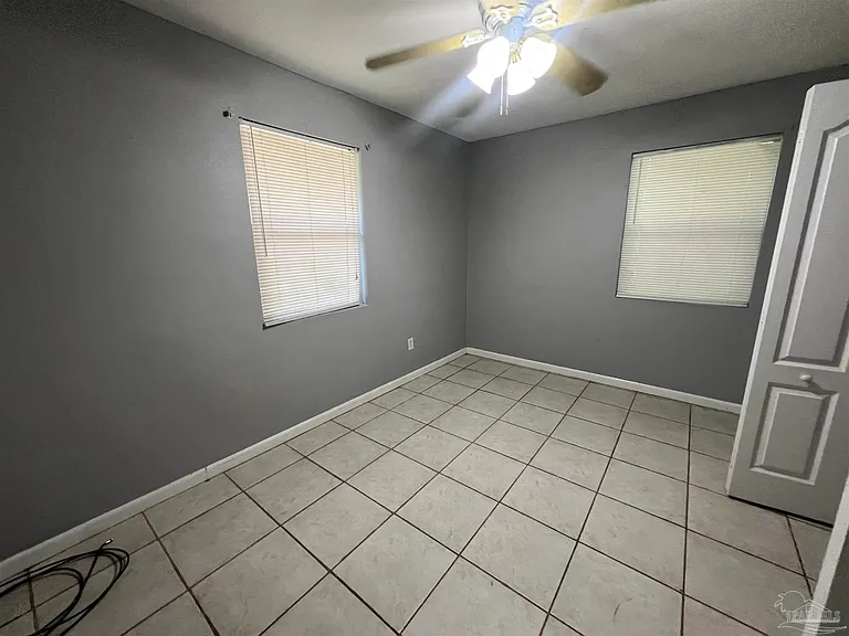 203 Edison Dr — Photo 20