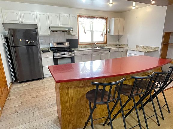 3rd image of 155-21 Cherry Ave Floor 2