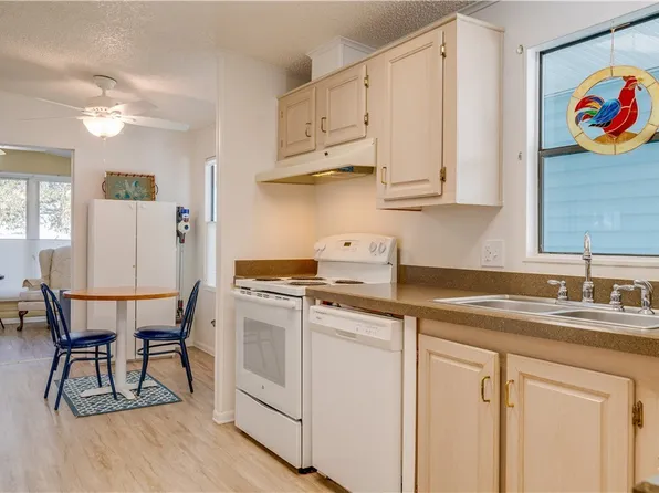 521 Misty Ln, North Fort Myers, FL 33903