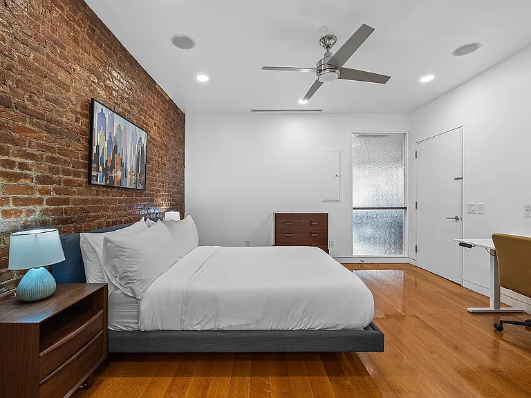 10 E 14th St #6 — Photo 23