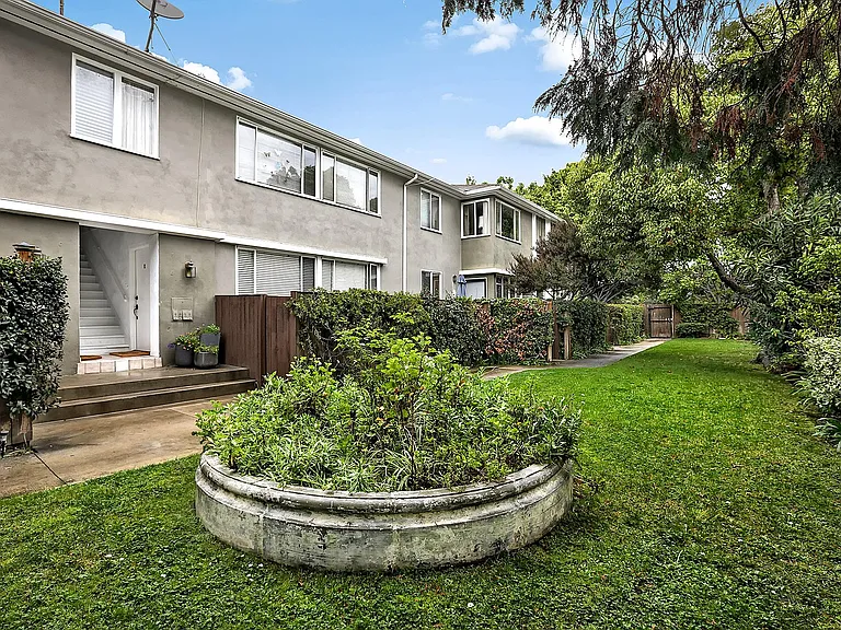 2427 Centinela Ave #G — Photo 14
