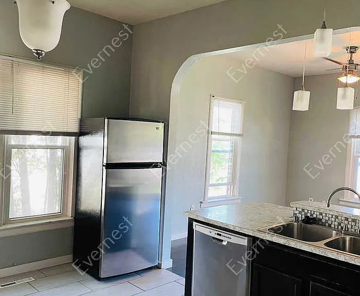 111 Riverside Ave — Photo 3