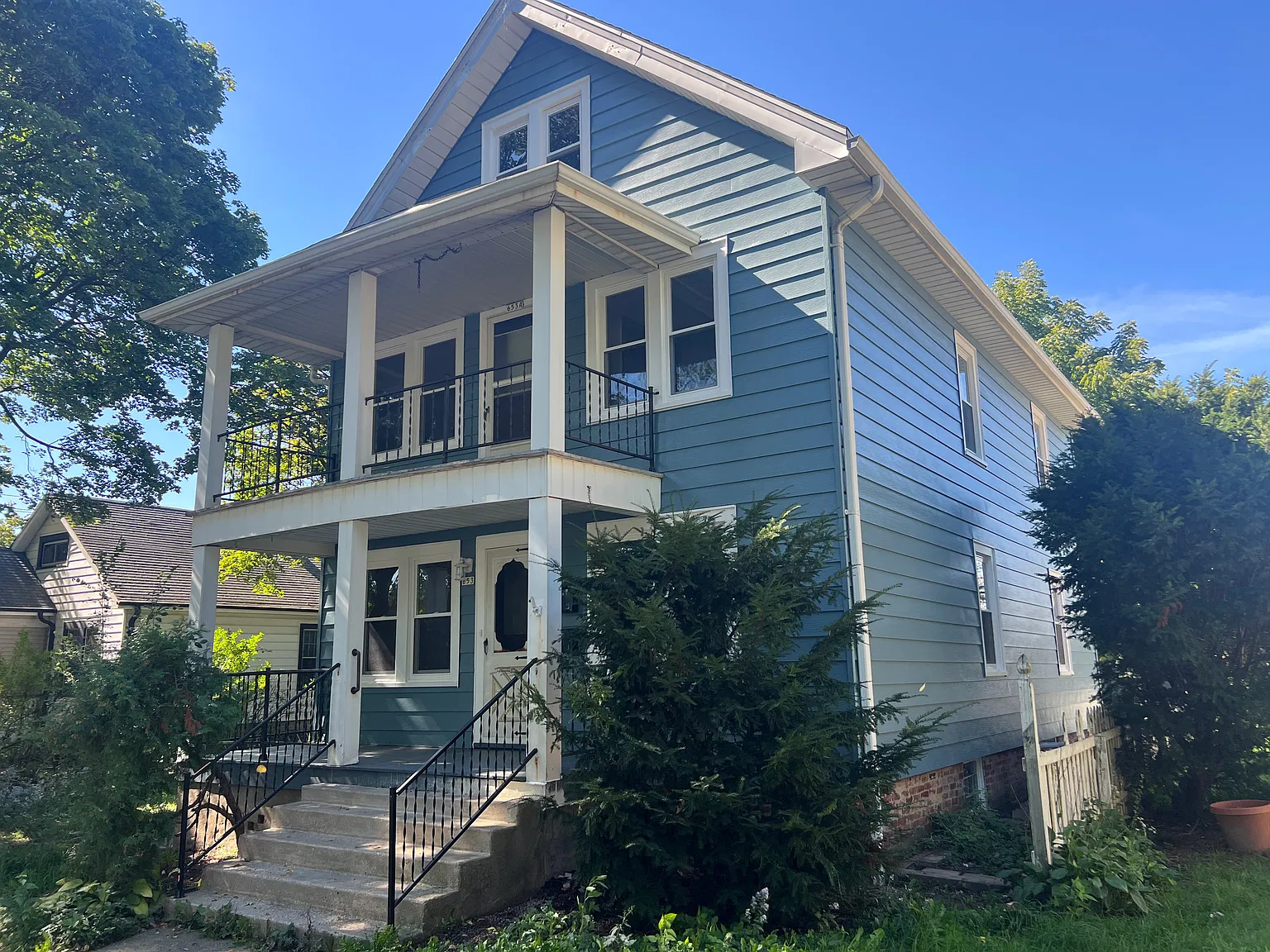 2 bed, 950 sqft, $1,600 — Photo 1