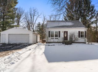25 Bacon Ln, Loudonville, NY 12211