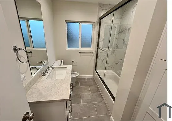 3961 Hillcrest Dr #8 — Photo 2