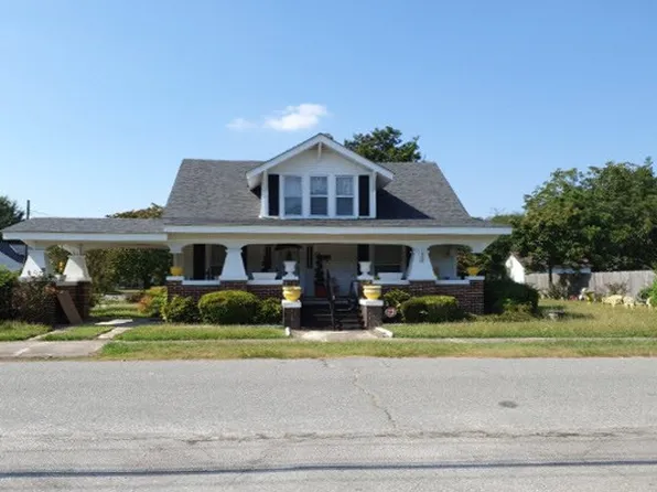 201 N Southerland St, Mount Olive, NC 28365