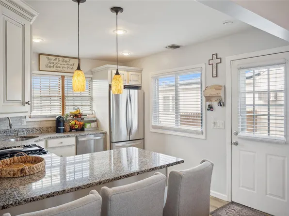 106 Pine Neck Ave, East Patchogue, NY 11772