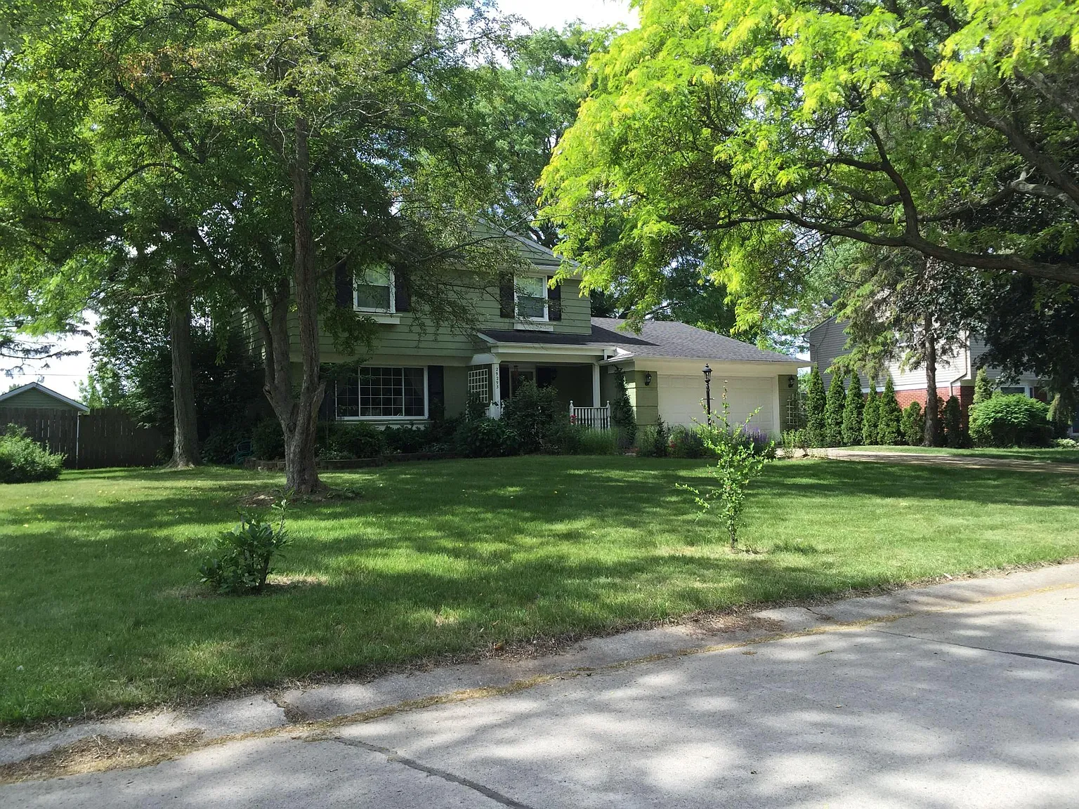 4 bed, 2.5 bath, 1850 sqft, $2,800 — Photo 1
