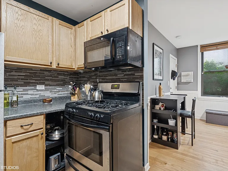 1920 W Dickens Ave #1F — Photo 11