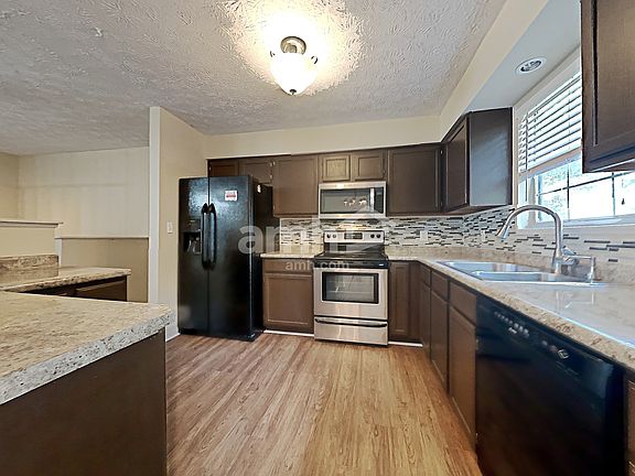3rd image of 4543 Twin Pines Dr