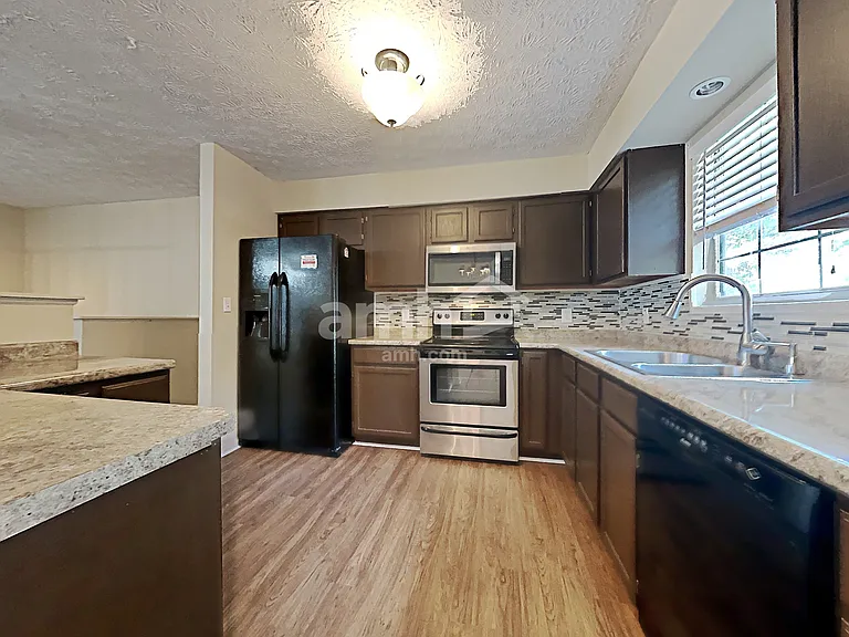4543 Twin Pines Dr — Photo 3