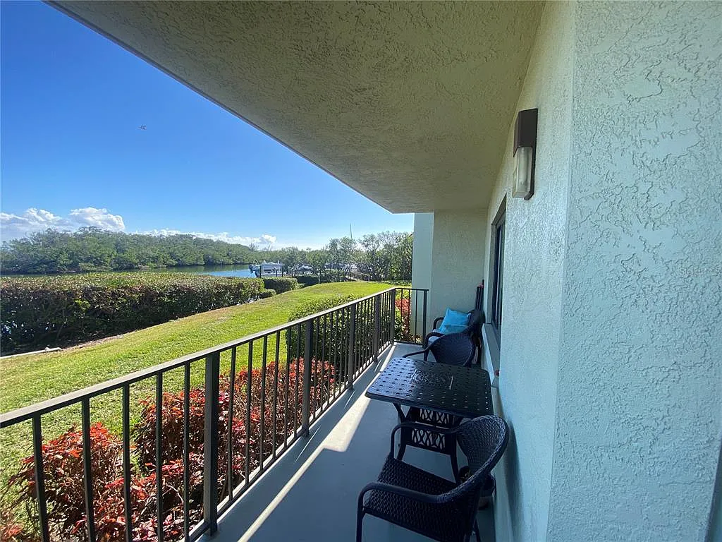 1515 Pinellas Bayway S — Photo 2