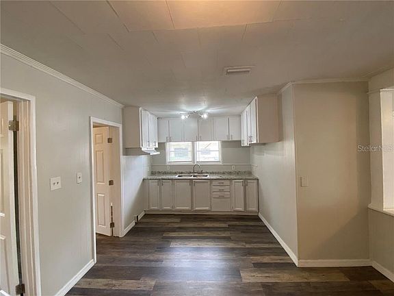 3rd image of 3204 E Shadowlawn Ave