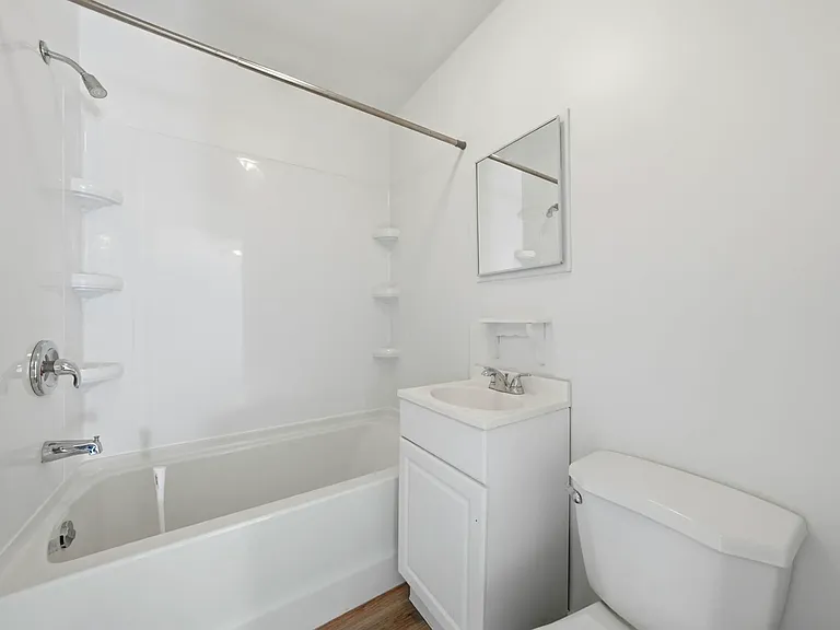 2220 Robinson St — Photo 15