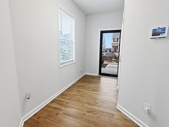 3rd image of 750 Justify Loop