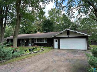 824 S Walnut St, Freeman, SD 57029