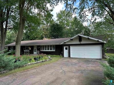 824 S Walnut St, Freeman, SD, 57029