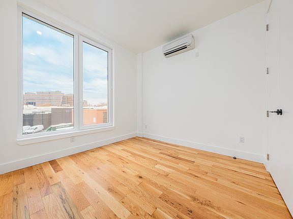 4th image of 33 Franklin St #205