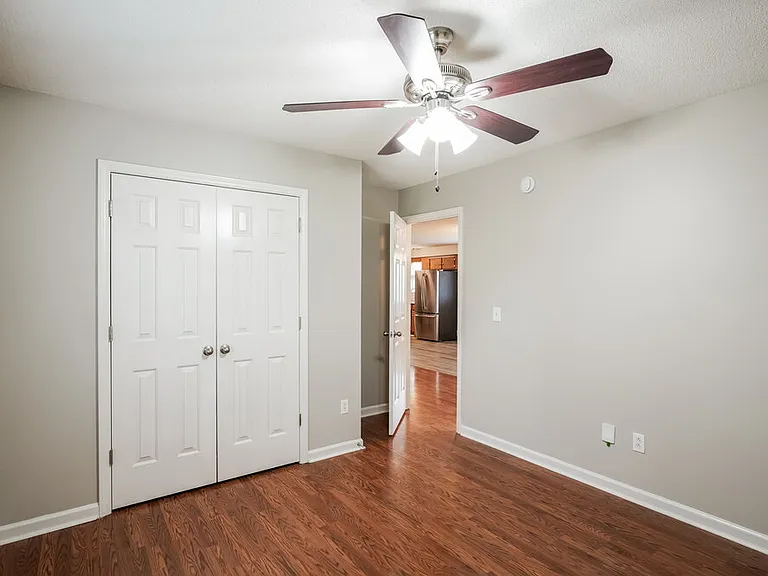 2826 Henderson Ln — Photo 12