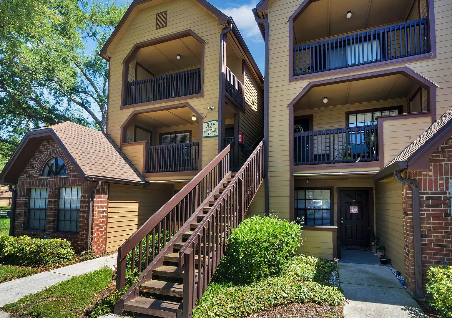 Beautiful 1/1 Condo in Gated Lakefront Community of Altamonte Springs! — Photo 1