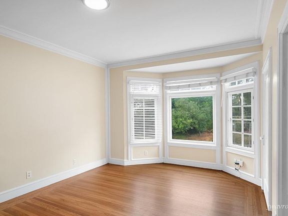 3rd image of 581 14th Ave APT 1