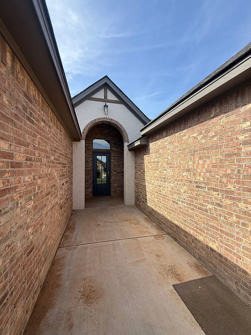 Available NOW! 4 bedroom 2 bathroom Friendship ISD — Photo 3