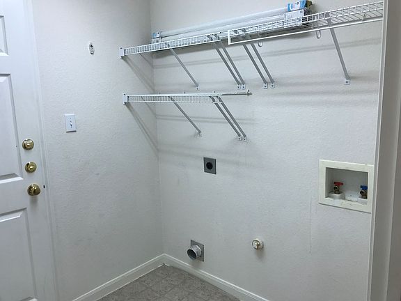4th image of 523 Westbury Ln