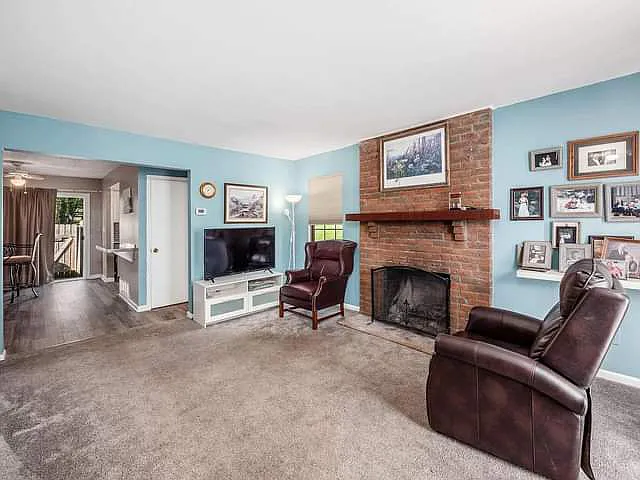 2 bed, 1.5 bath, 1315 sqft, $1,800 — Photo 3
