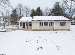 125 Hillcrest Dr, Milford Boro, NJ 08848