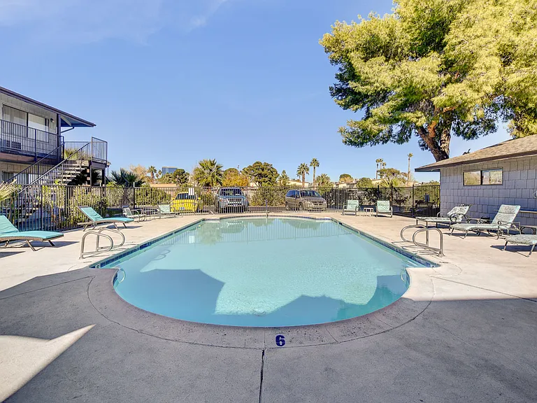 4050 Palos Verdes St_18
