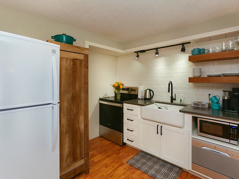 600 SW Dawnview Ct — Photo 11