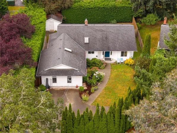 1215 Stellys Cross Rd #2, Central Saanich, BC V8M 1H3