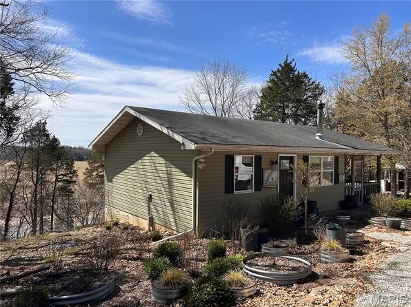 2581 River Rd, Mount Sterling, MO 65062