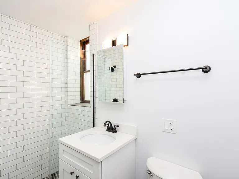 1008 W Altgeld St #10 — Photo 1