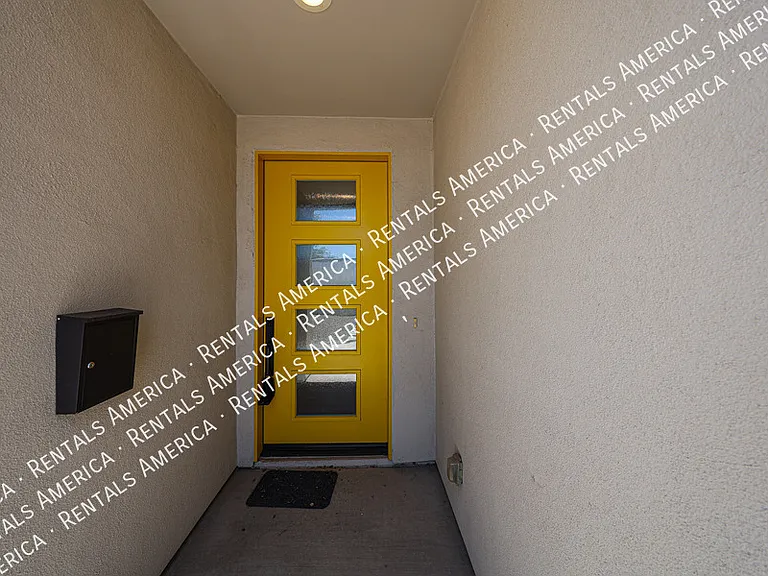 2418 E Amelia Ave — Photo 68