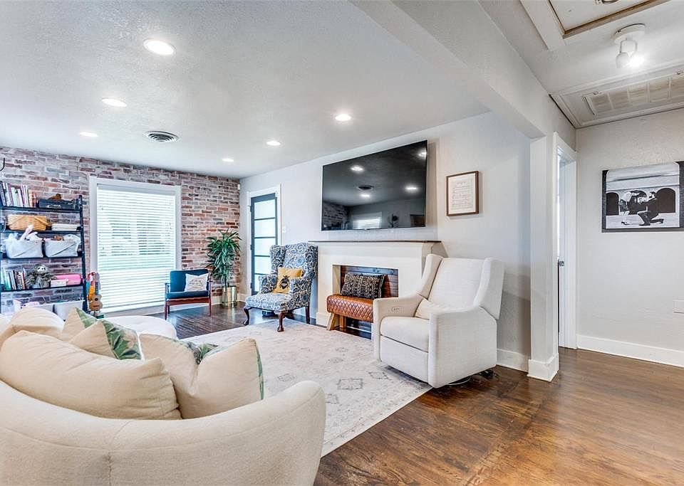 1st image of 3704 Park Ln