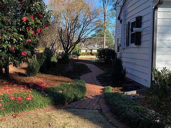 4th image of 726 Sunset Dr