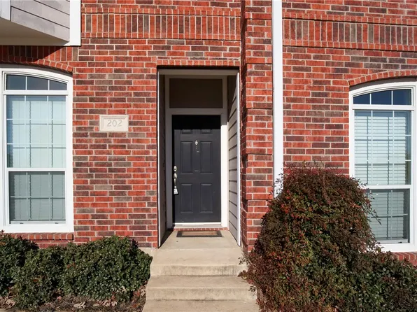 1198 Jones Butler Rd APT 202, College Station, TX 77840