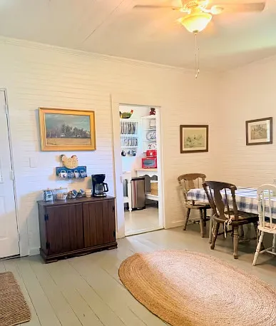 1228 Sam Brown Rd — Photo 2