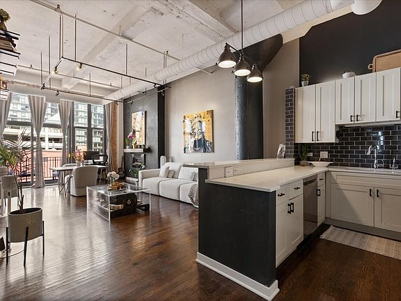 5th image of 333 W Hubbard St APT 605