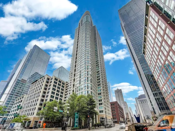 345 N La Salle Dr APT 3306, Chicago, IL 60654