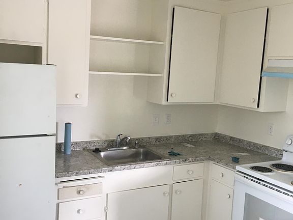 3rd image of 1195 Shirley Dr #4