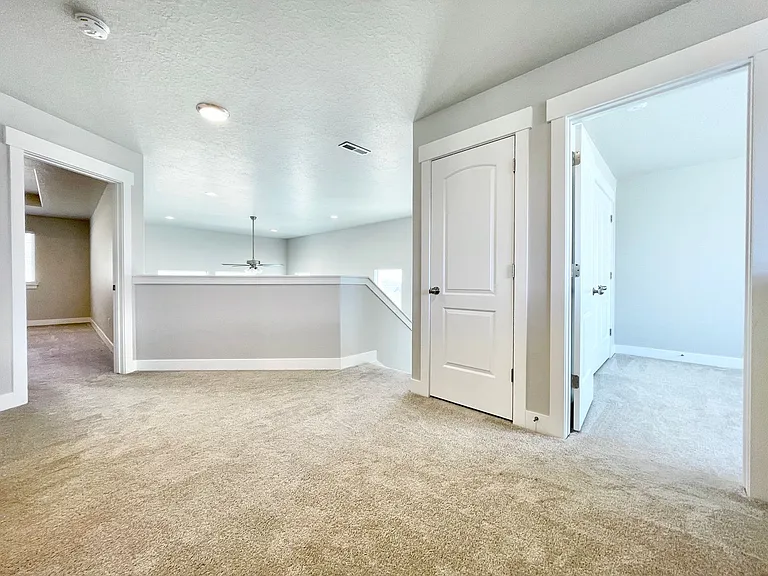 446 N Hillview Dr — Photo 16