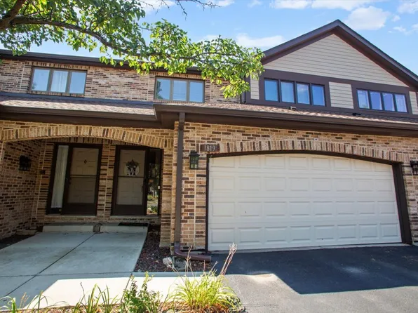 1819 Golf View Dr, Bartlett, IL 60103