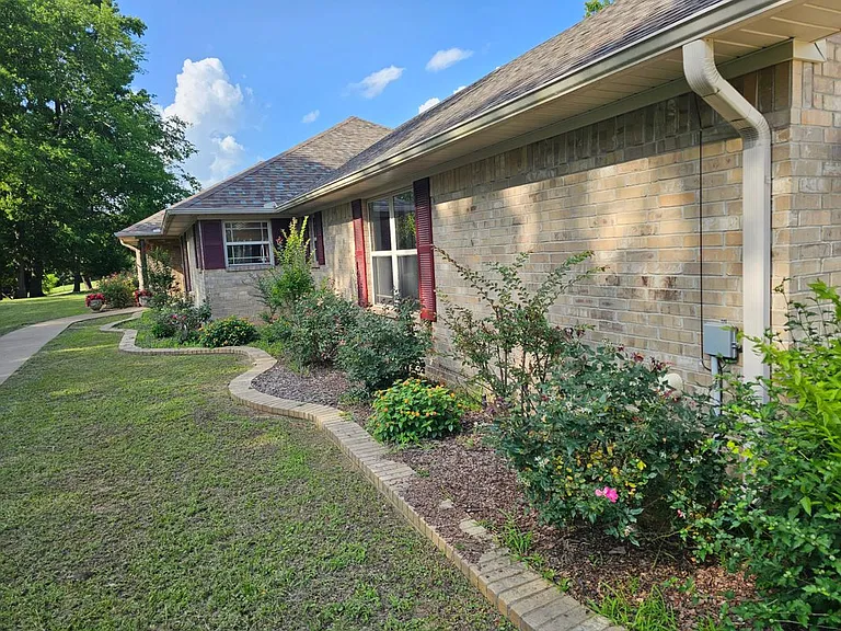 1316 Brown Rd — Photo 2